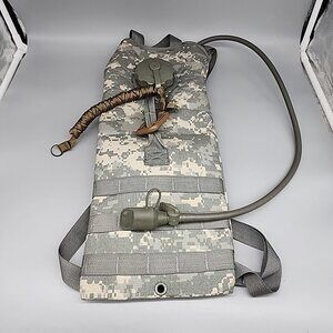 NEW Military Army Camo ACU Pattern bladder Hydration Pack Carrier Hiking